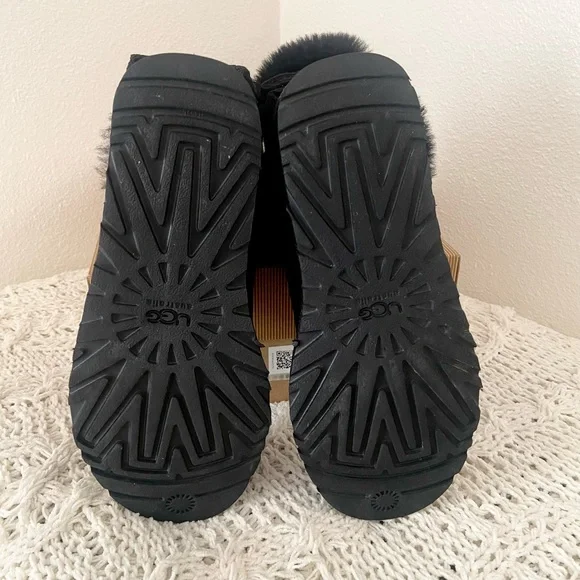 Black Short Ugg Boots - Picture 6 of 9